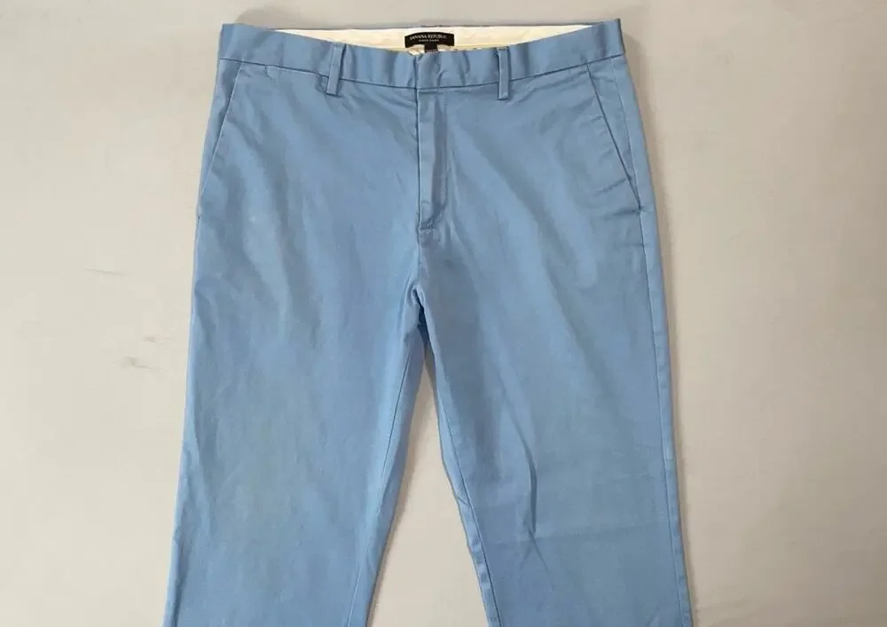 Banana Republic Aiden Fit Flat Front Stretch Chino Pants in Coastal Blue. 34X31.